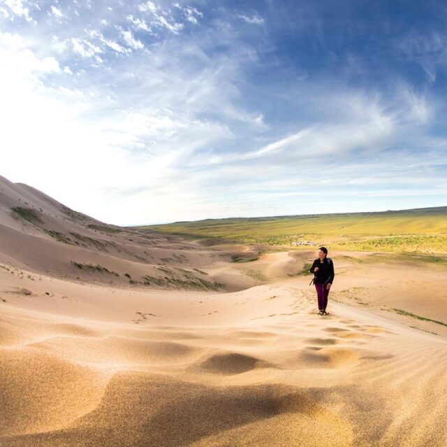 Descalzarse y subir las Khongoryn Els, las dunas más espectaculares del Gobi.
