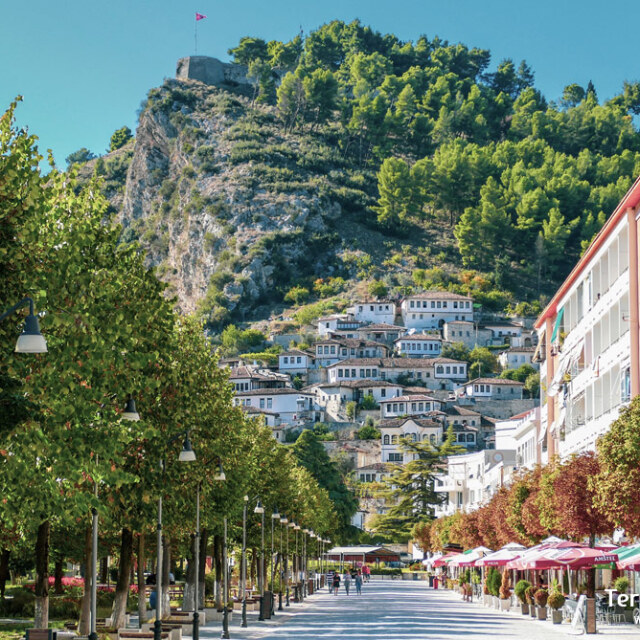 Descubrir los sabores del territorio entre tabernas locales y vinos autóctonos