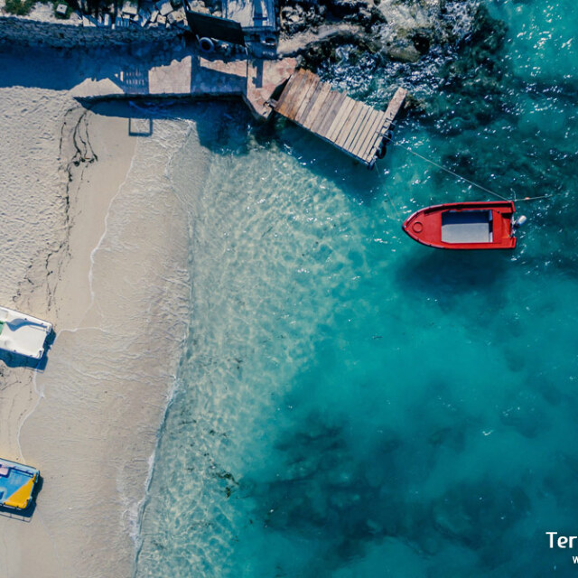 Relajarse en las playas de la Riviera del Jónico, entre calas de aguas cristalinas