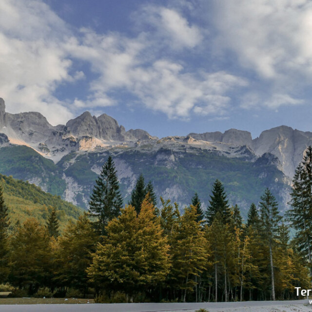 Hacer la fascinante travesía de Theth a Valbona, cruzando pasos de montaña y paisajes alpinos