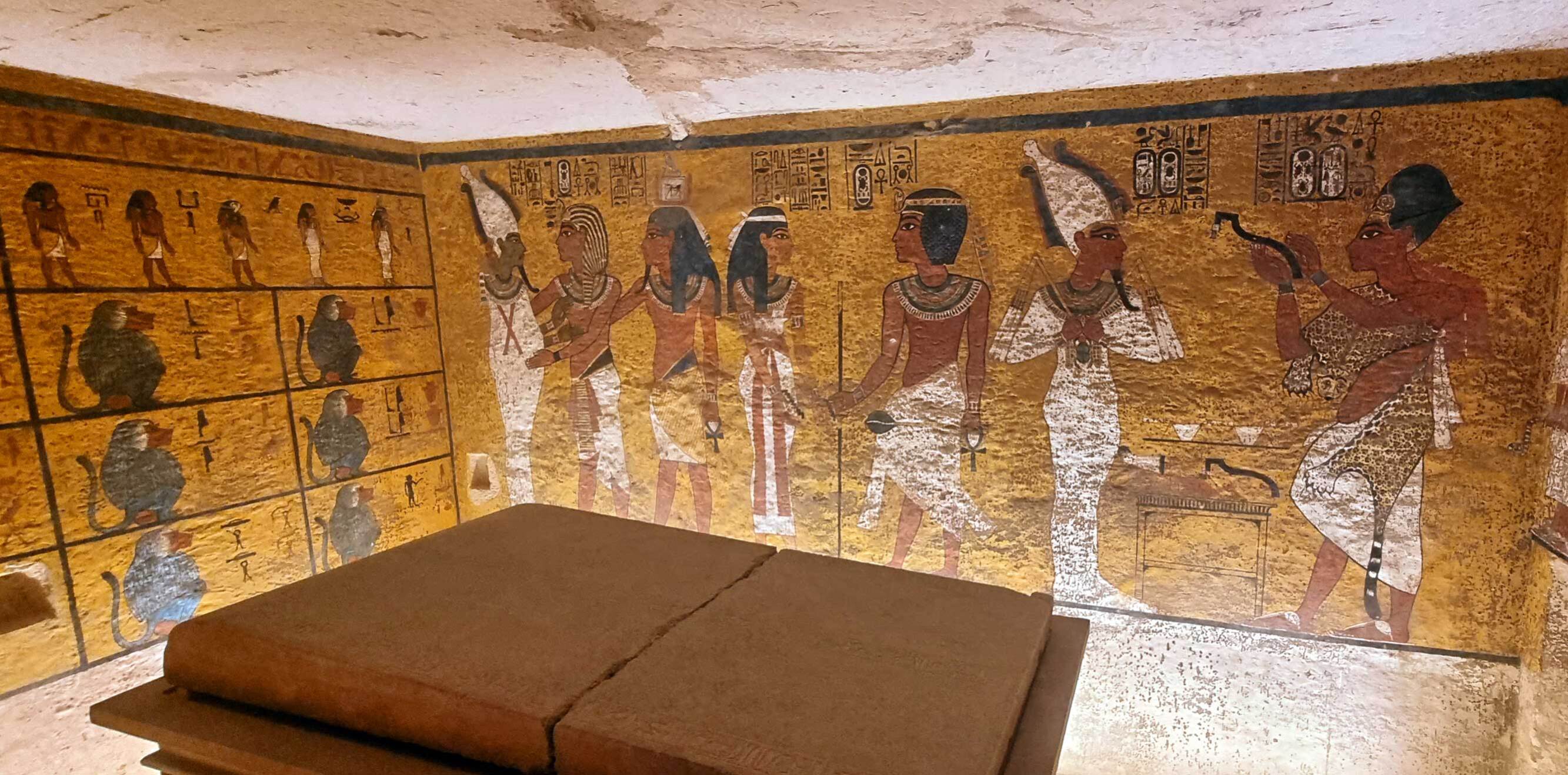 En 1922, Howard Carter descubrió la tumba intacta de Tutankamon. Hoy los enigmas sobre ese hallazgo siguen alentando mil historias.