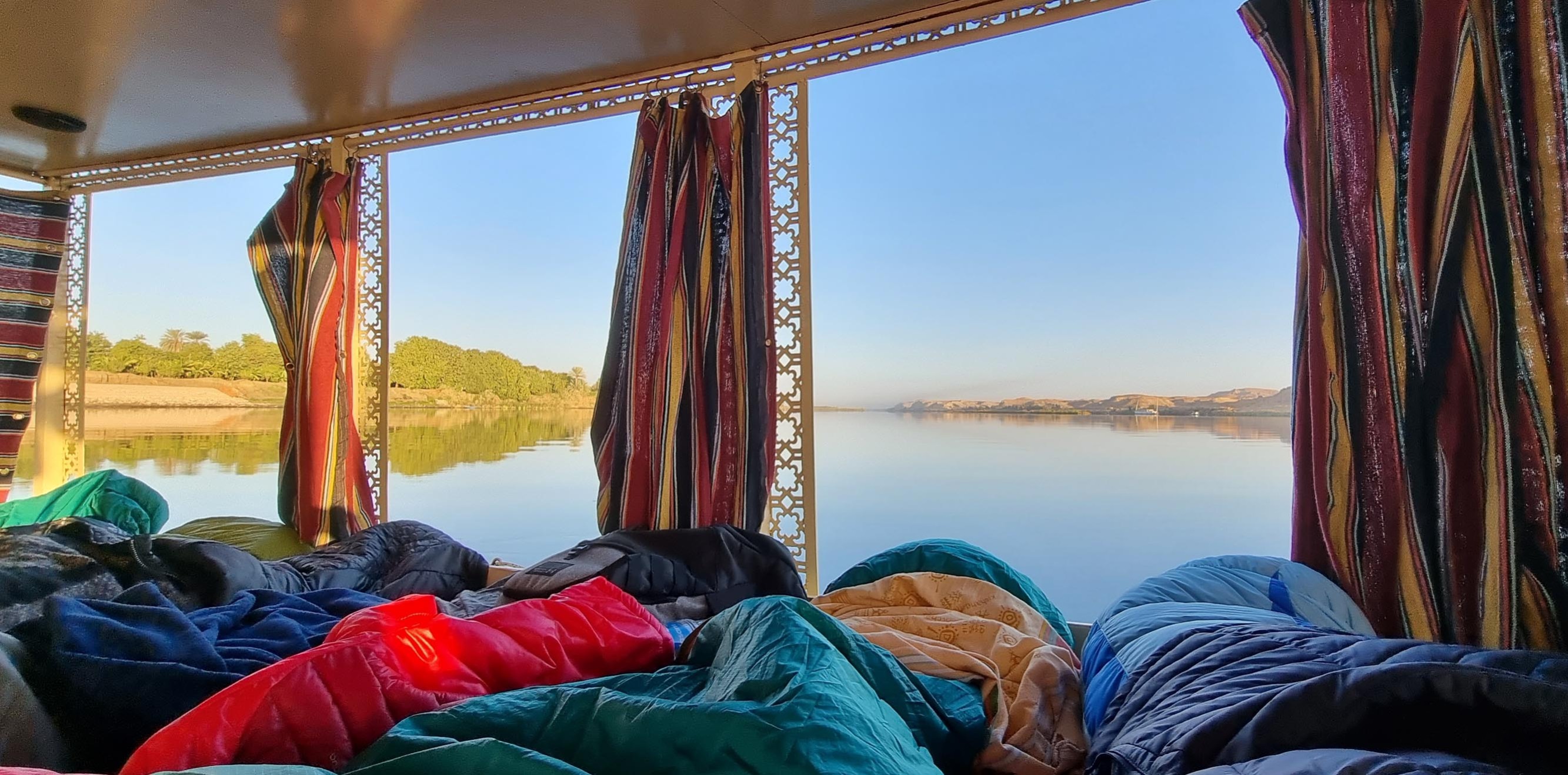 Nada es comparable con dormir abrazado por el Nilo y ver el amanecer desde nuestra faluca