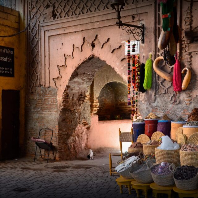 Nos adentraremos por las callejuelas de la Medina de Marrakech y su zoco