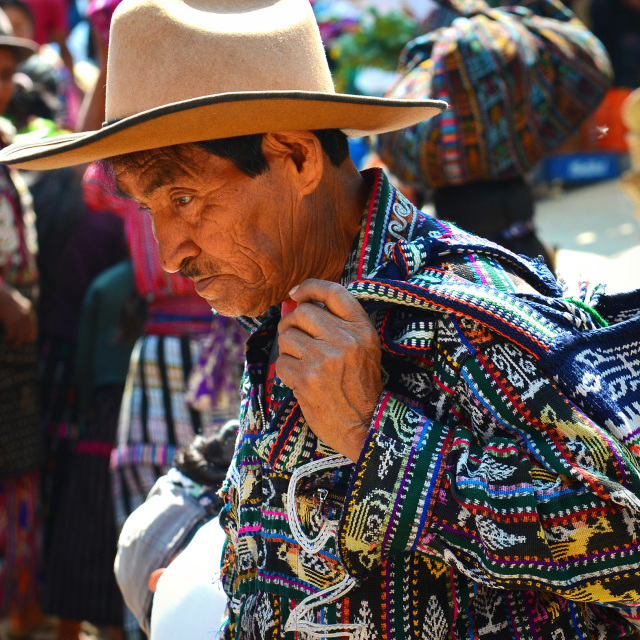 Sus mercados como el colorido Chichicastenango o el de Todos los Santos en Cuchumatanes.