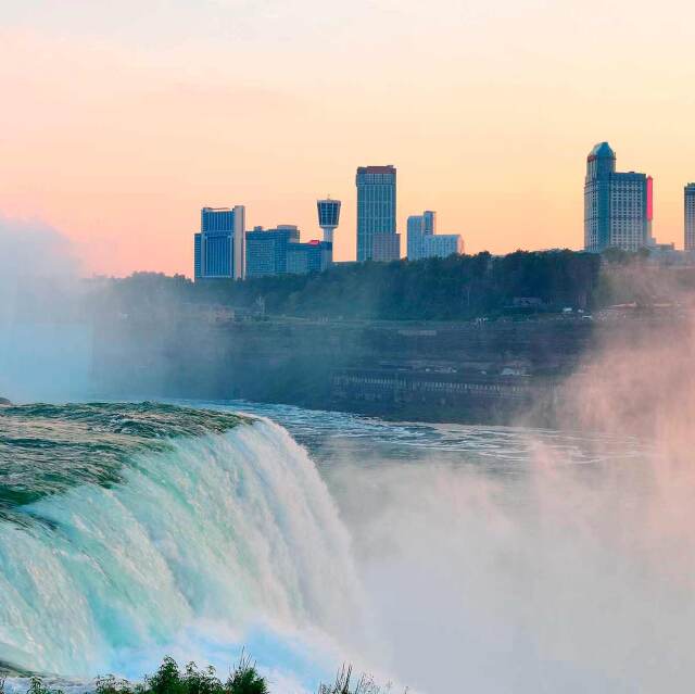 Alucinarás cuando veas la inmesidad de las Niagara Falls.