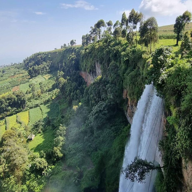 Al·lucinarem amb la bellesa de la terra dels Sabin, les Sipi Falls a Uganda.