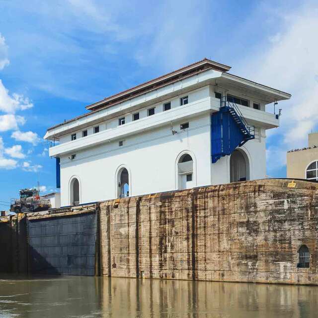 Visitar l'impressionant Canal de Panamà.