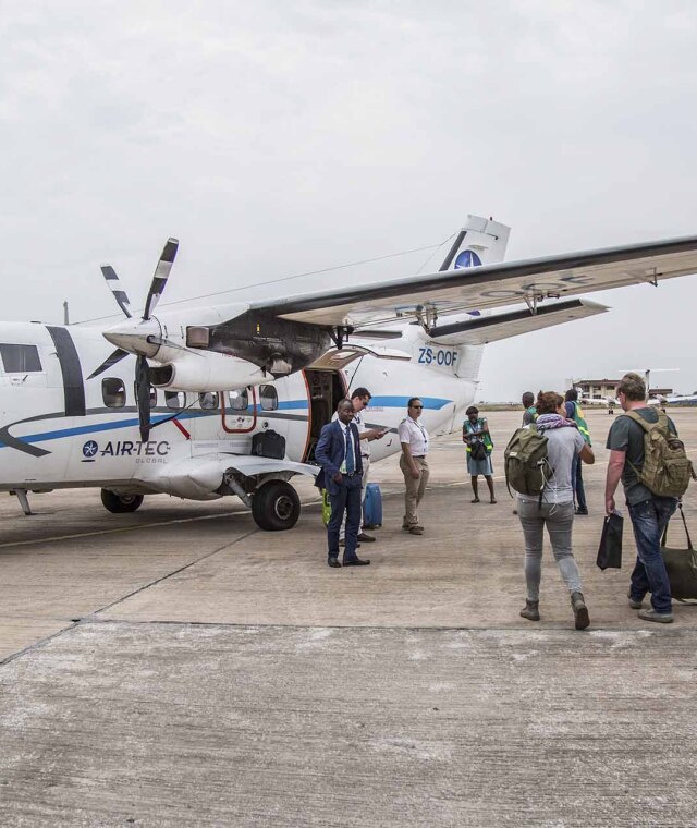 Avioneta de transporte hasta los alojamientos en el interior del parque de Odzala