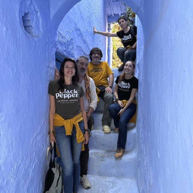 Pasear por las calles de Chefchaouen, la ciudad azul.