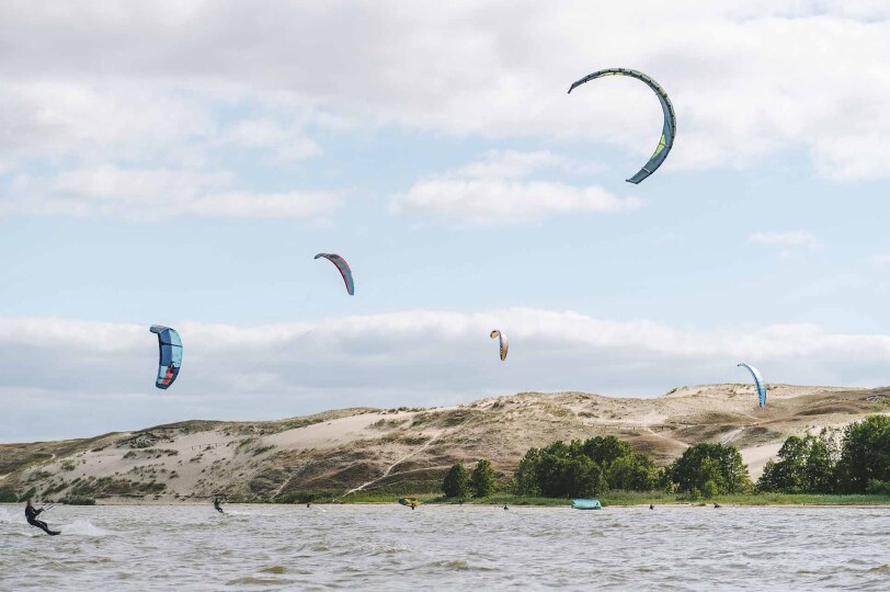 Viajes Lituania Blackpepper 0008 Kitesurfing In Nida Candrius Aleksandravicius Lithuania Travel