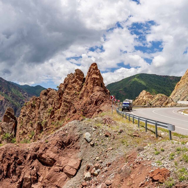 Carretera de Qalai Khumb a Khorugh en el Pamir, Tayikistán