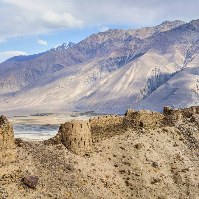 Vista panorámica del fuerte de Yamchun en Ishkashim, Pamir