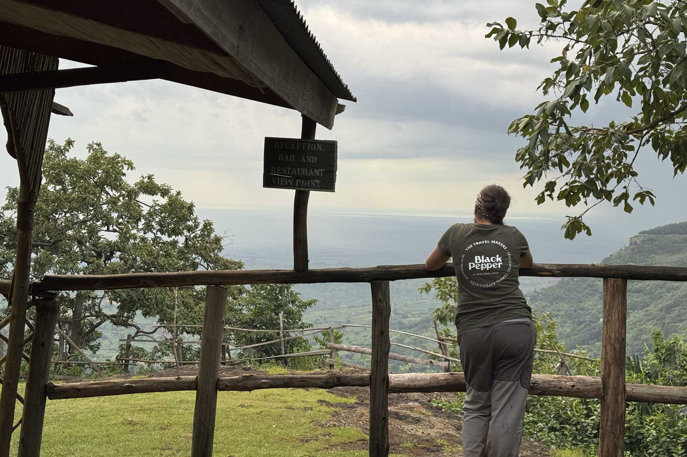 0041 Observando El Paisaje De Sipi