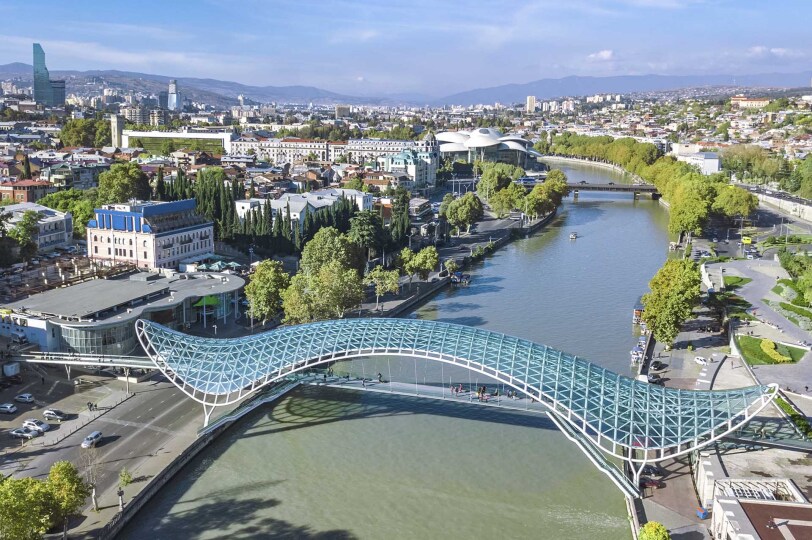 Viajes Georgia Blackpepper 0006 Tbilisi Skyline Aerial Drone View From Kura River Old Town Tbilisi Cityscape Georgia