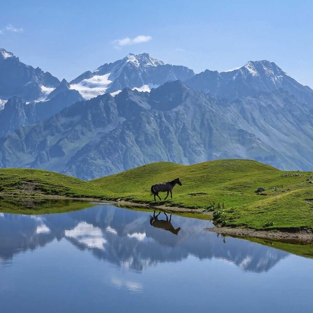 Lagos y glaciares del Gran Cáucaso