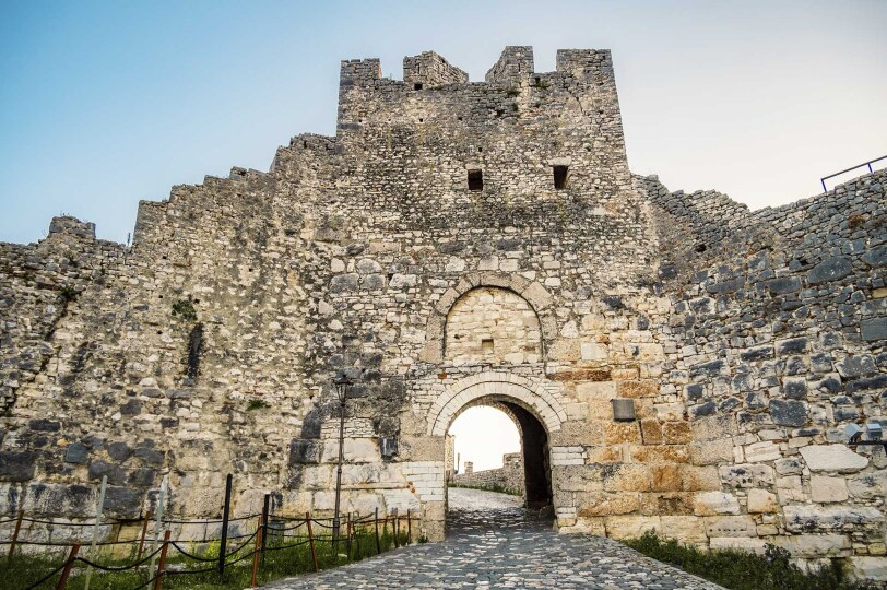 Viajes Albania Blackpepper Travel 0037 Albanian Old City Berat With View Berat Castle Walls Tiled Roofs Houses