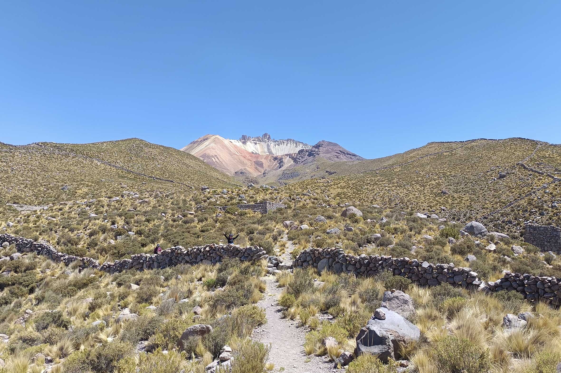 Viajes Bolivia Uyuni Blackpepper Travel 0018 Paisaje Volcan