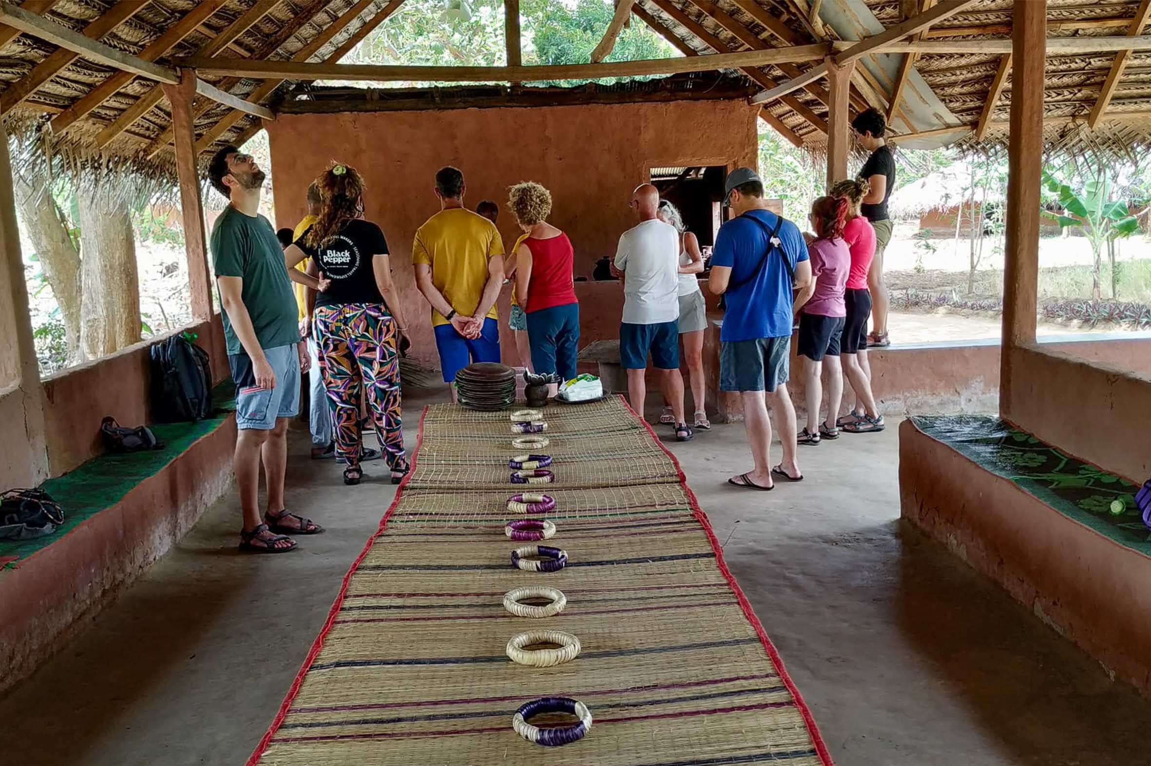 Viajes Sri Lanka Cocina Experiencia Blackpepper Travel 0000 Grupo Aprendiendo Cocina Cingalesa 1